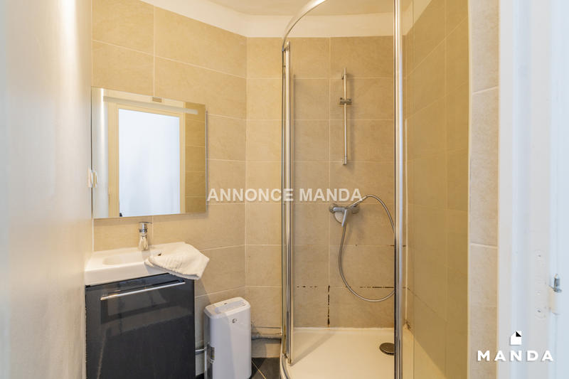 Chambre - 11 m² - 5 pièces