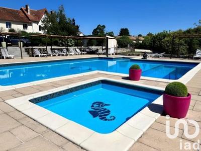 Maison - 650 m² - 25 pièces