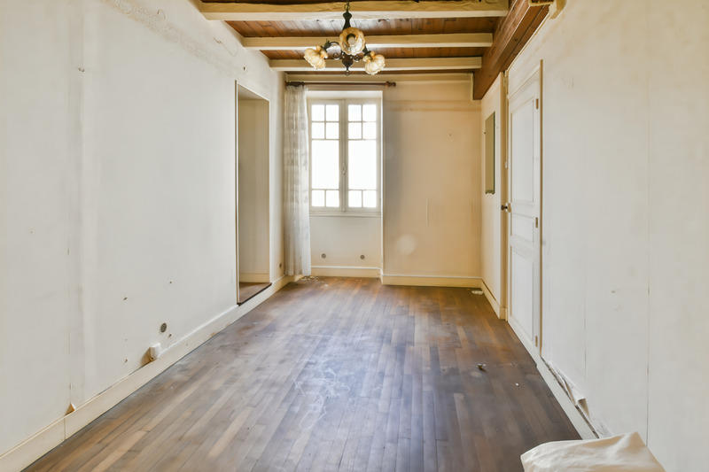 Maison - 220 m² - 12 pièces