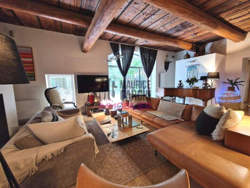 Maison - 310 m² - 12 pièces