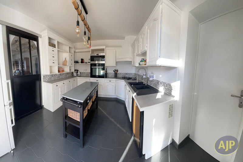 Maison - 185 m² - 6 pièces