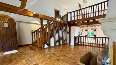 Maison - 180 m² - 11 pièces