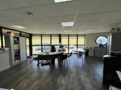 Local d'activités - 745 m²