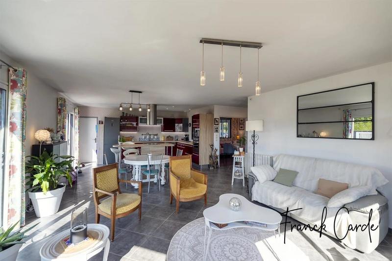 Maison - 159 m² - 8 pièces