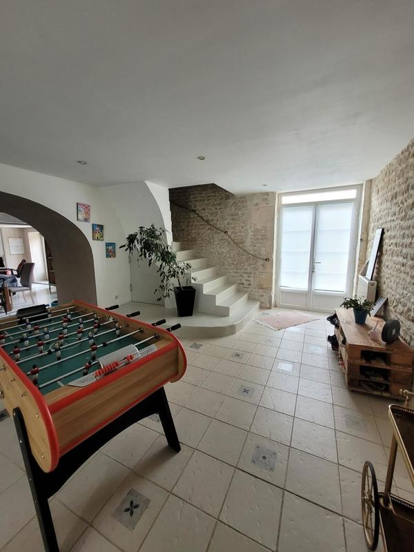 Maison - 300 m² - 9 pièces