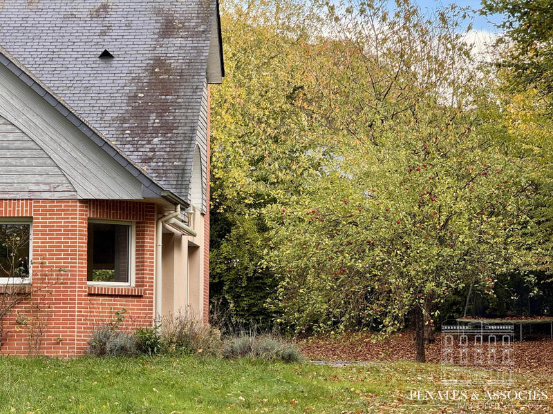 Maison - 241 m² - 8 pièces