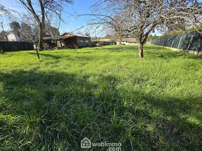 Terrain - 700 m²