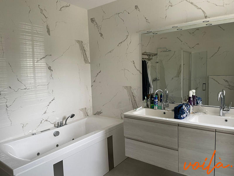 Maison - 310 m² - 9 pièces