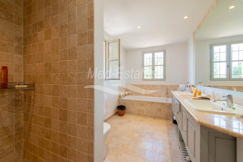 Villa - 247 m² - 7 pièces