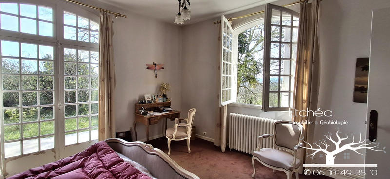 Maison - 248 m² - 8 pièces