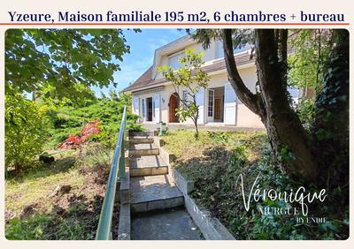 Maison - 195 m² - 8 pièces
