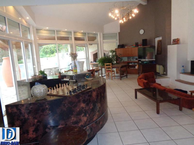 Villa - 183 m² - 6 pièces