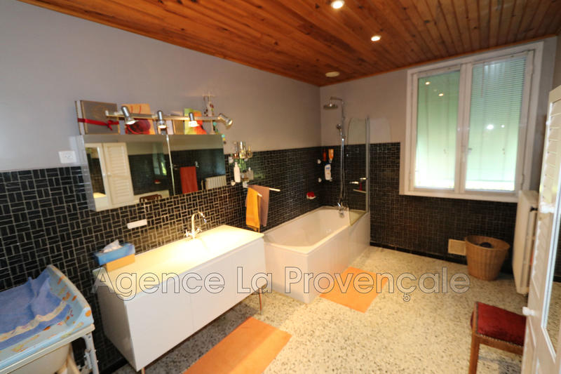 Maison - 255 m² - 12 pièces
