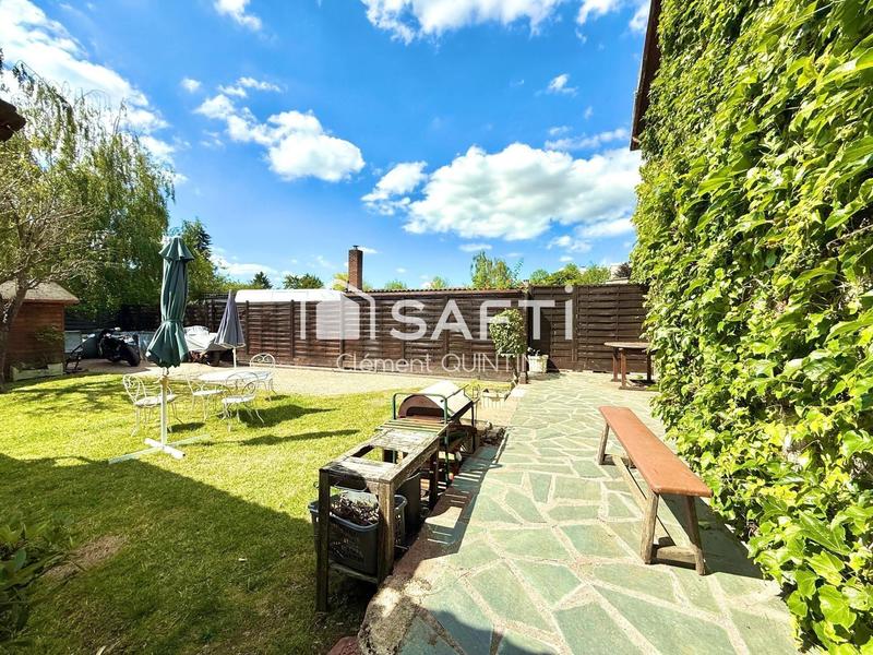 Maison - 180 m² - 8 pièces