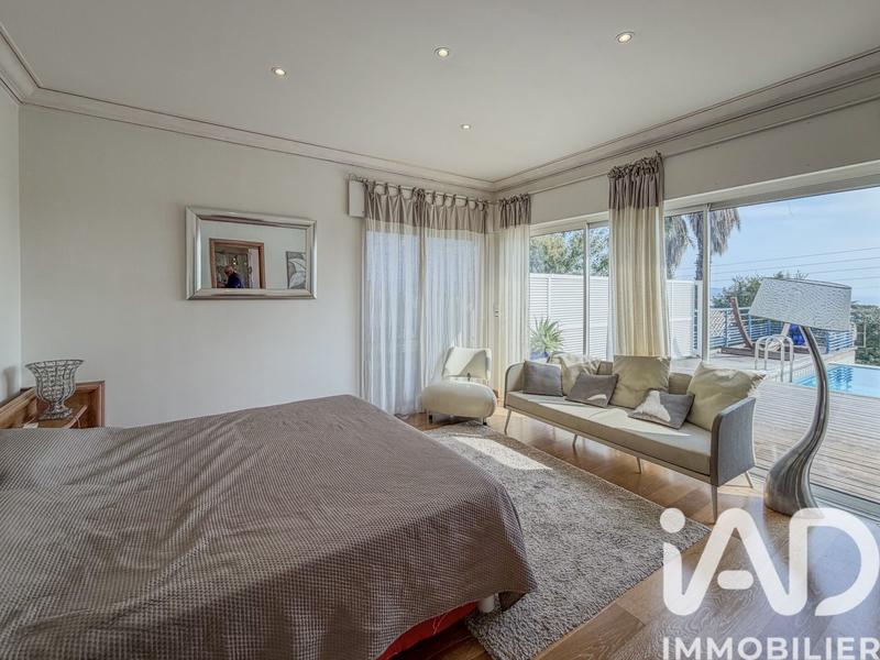 Maison - 214 m² - 5 pièces