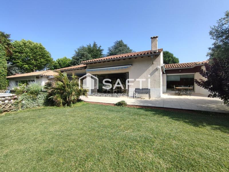 Maison - 228 m² - 6 pièces