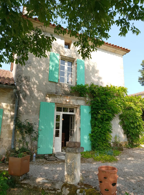 Maison - 240 m² - 9 pièces