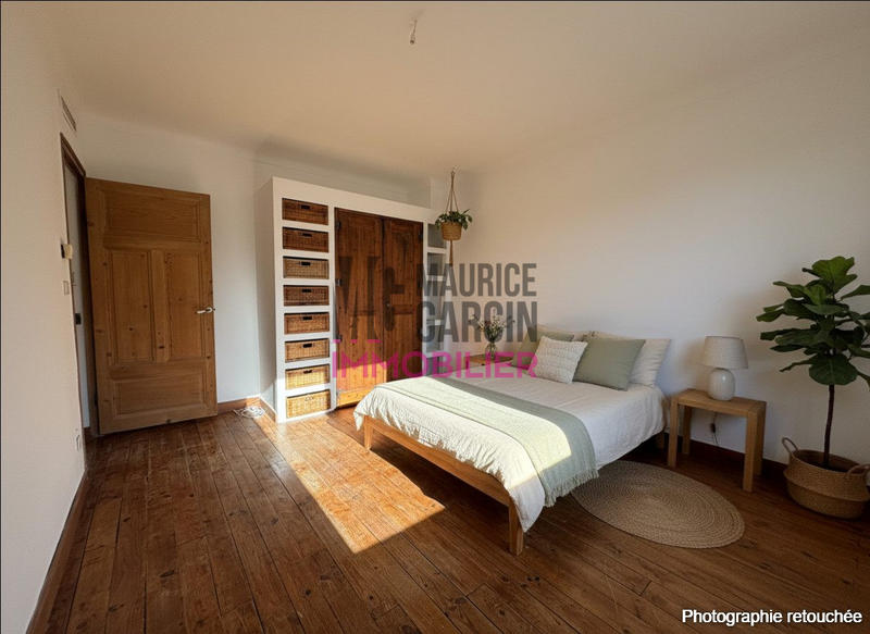 Maison - 202 m² - 7 pièces