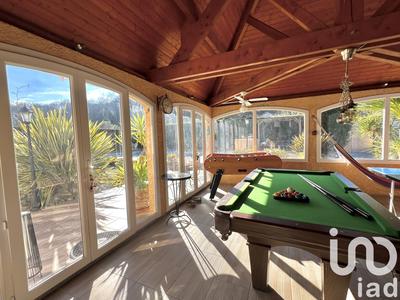 Maison - 230 m² - 7 pièces