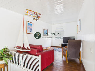 Maison - 220 m² - 8 pièces