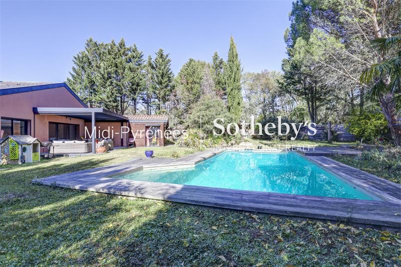 Maison - 210 m² - 8 pièces