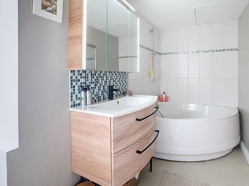 Demeure - 120 m² - 6 pièces