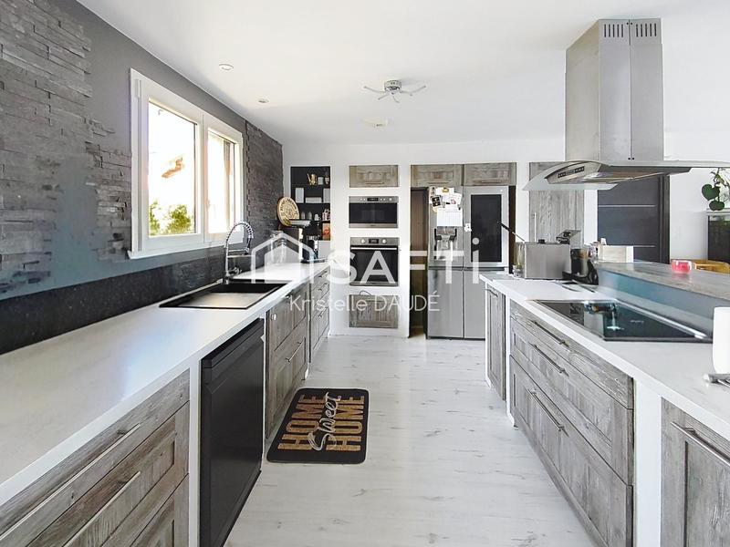 Maison - 244 m² - 8 pièces