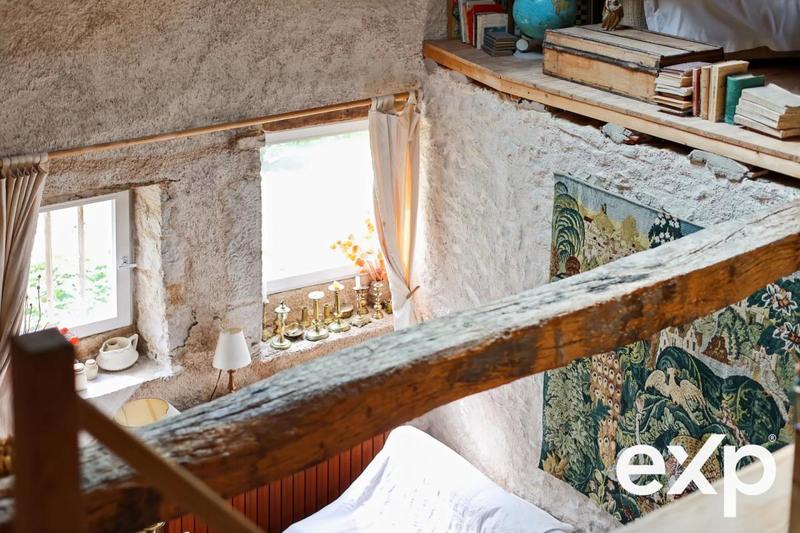 Demeure - 301 m² - 7 pièces