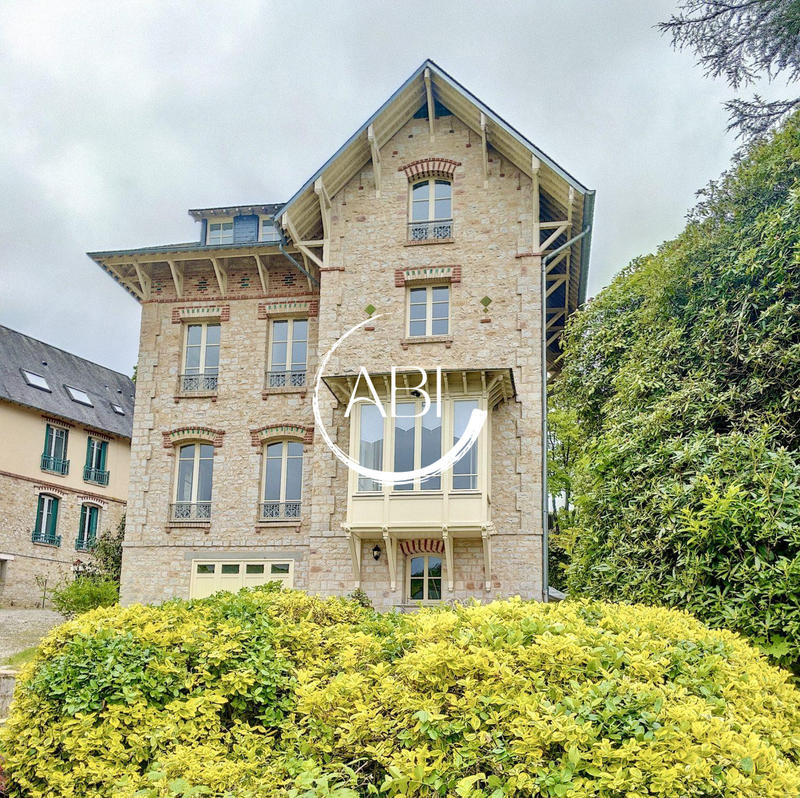 Villa - 183 m² - 8 pièces