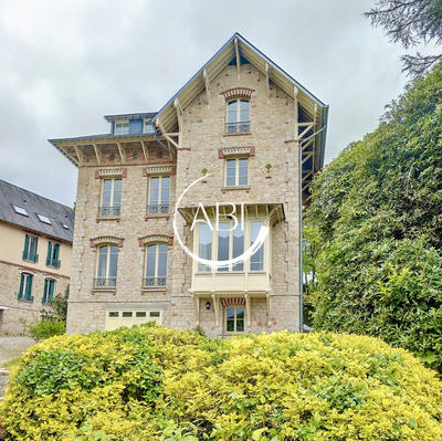 Villa - 183 m² - 8 pièces