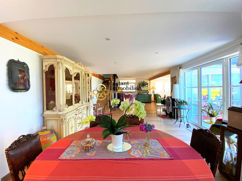 Demeure - 221 m² - 8 pièces