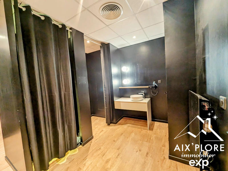 Local d'activités - 81 m²