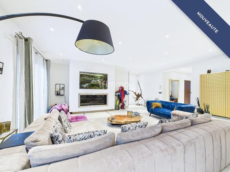 Maison - 378 m² - 7 pièces