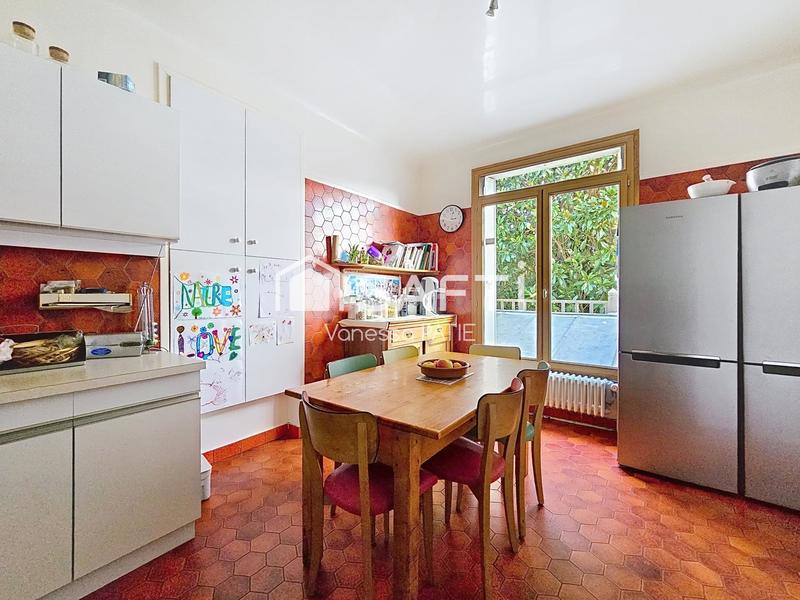 Villa - 212 m² - 11 pièces