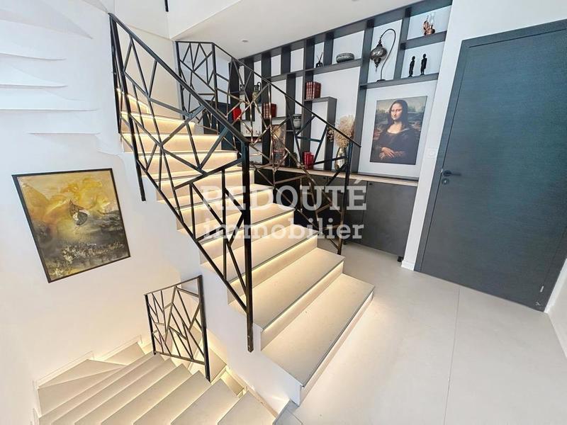Maison - 187 m² - 7 pièces