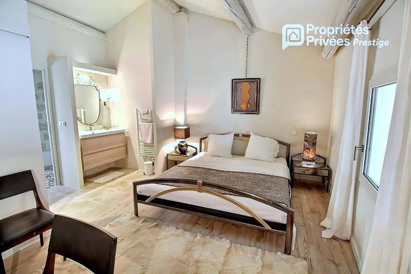 Demeure - 330 m² - 11 pièces