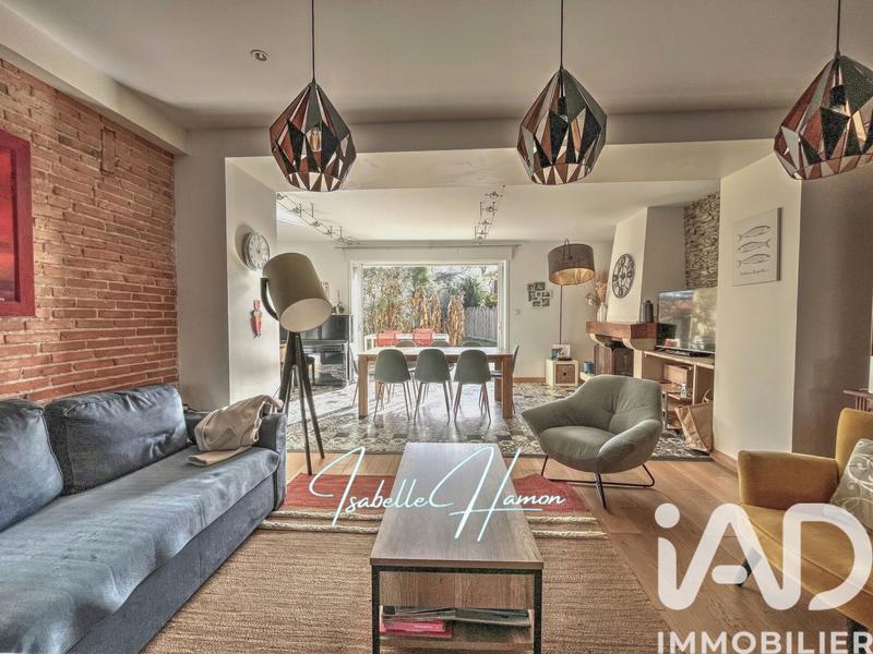 Maison - 212 m² - 9 pièces