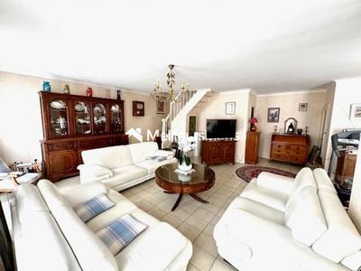 Maison - 209 m² - 8 pièces