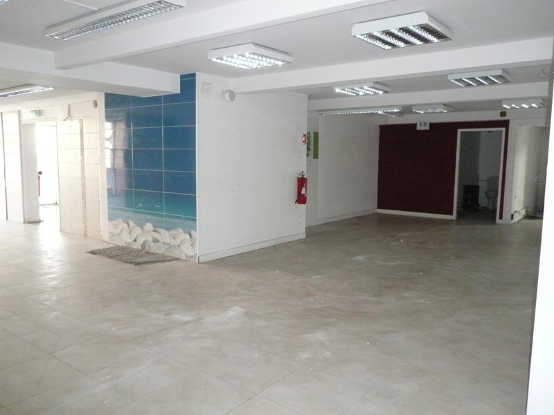 Local commercial - 740 m² - 8 pièces