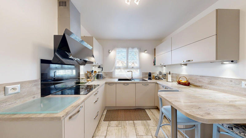 Maison - 121 m² - 6 pièces