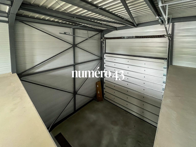 Local d'activités - 156 m²