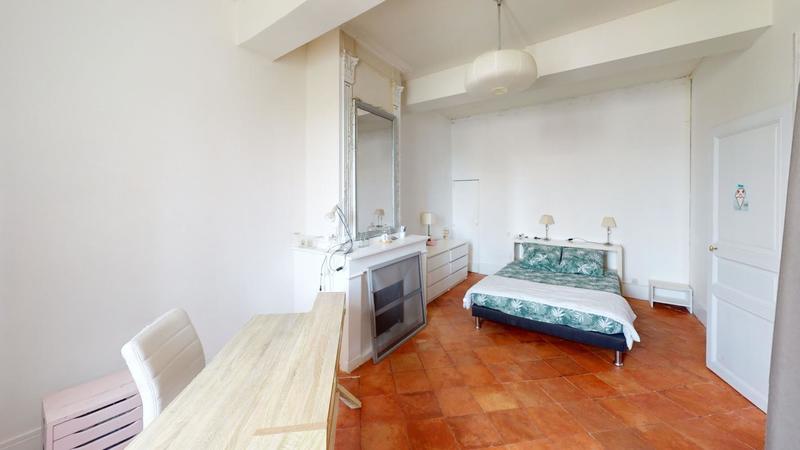 Maison - 300 m² - 8 pièces