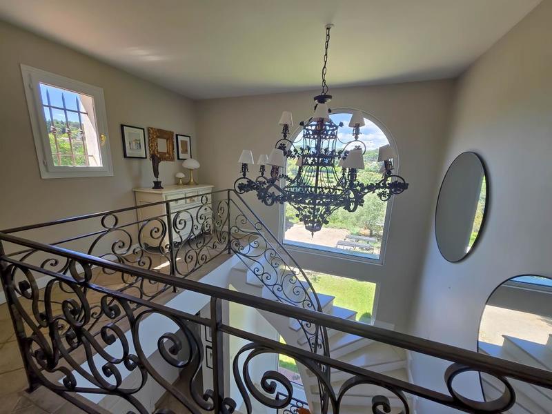 Villa - 329 m² - 6 pièces