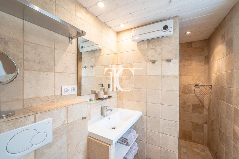 Maison - 537 m² - 12 pièces