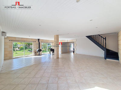 Maison traditionnelle - 240 m² - 6 pièces