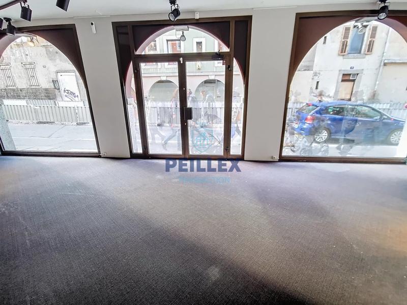 Local commercial - 252 m² - 4 pièces