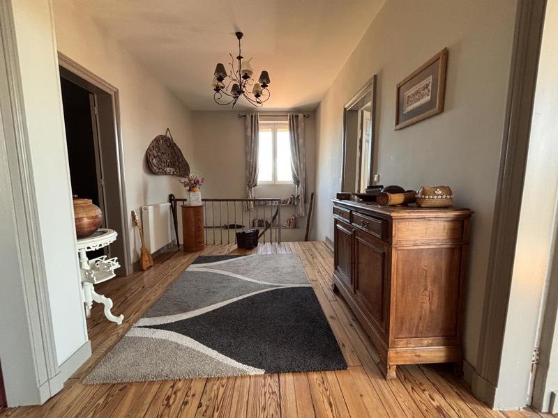 Maison - 218 m² - 7 pièces