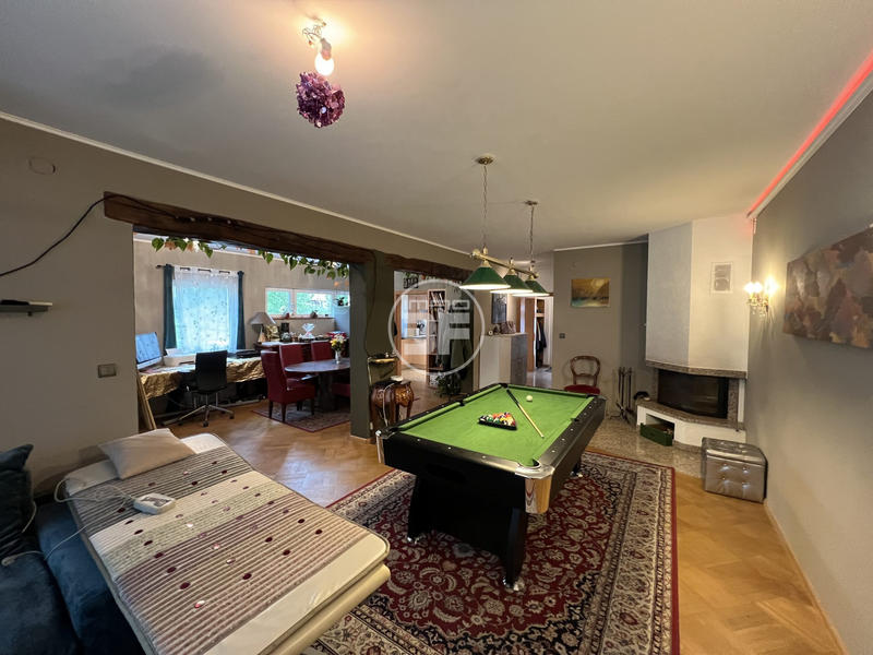 Maison - 349 m² - 12 pièces