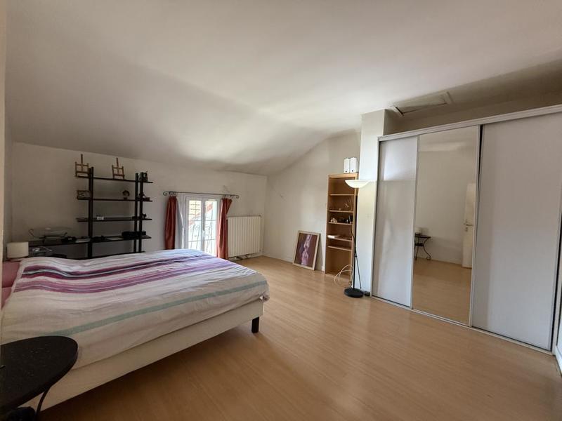 Maison - 250 m² - 10 pièces