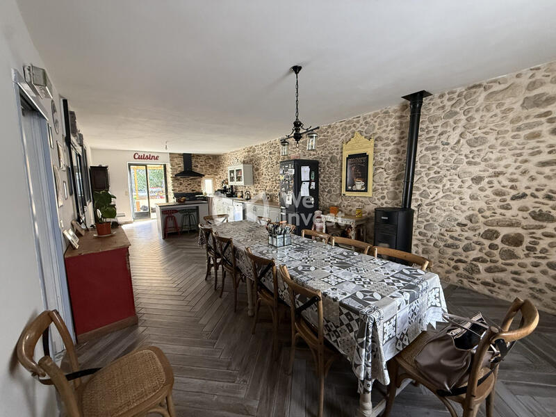 Maison - 245 m² - 8 pièces